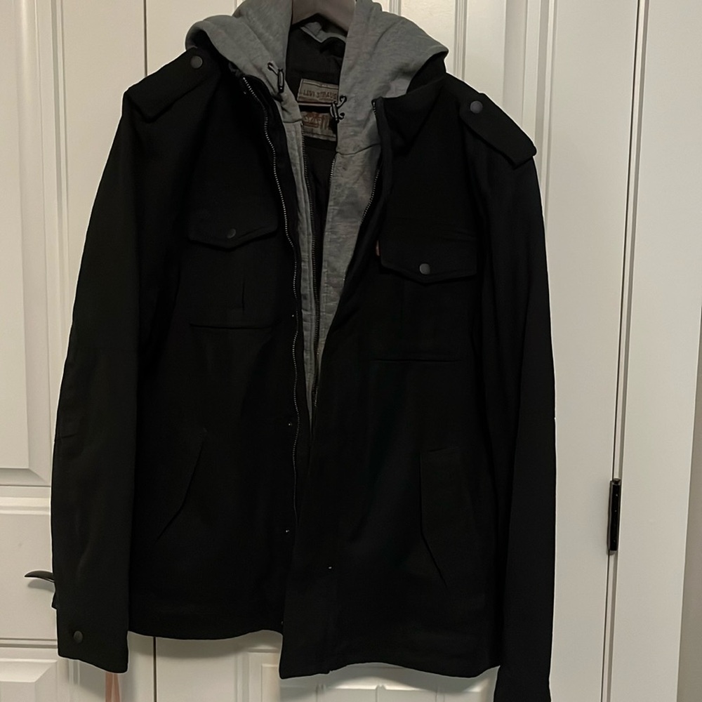 Levi’s Men’s XL cotton Lined Two Pocket Hooded Trucker Jacket- NEW WITHOUT TAGS